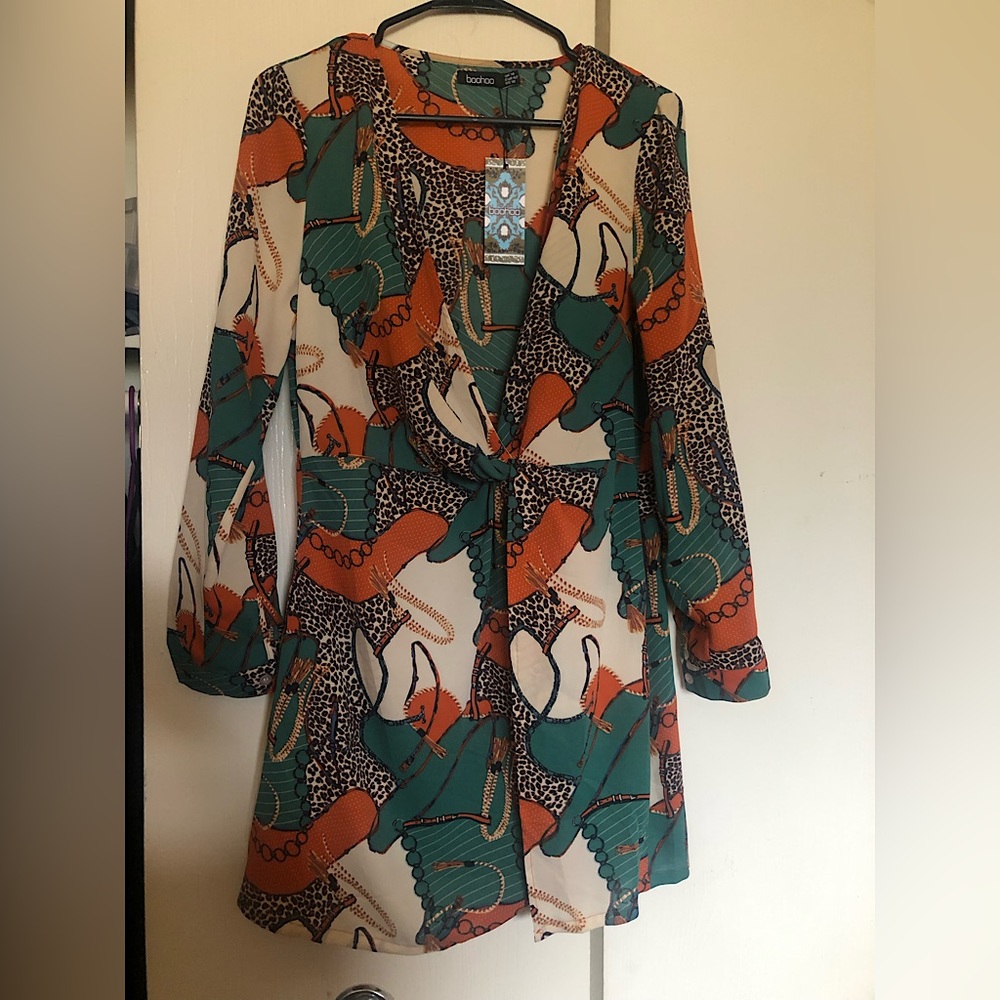 Boohoo mini dress. Never been worn.